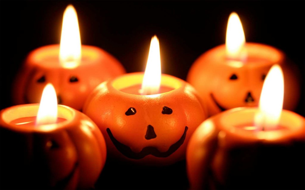 Velas con forma de calabaza de Halloween "Varias velas pequeñas con forma de calabaza de Halloween"