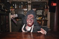 Cena de terror con chupito en el Castillo de las Tinieblas