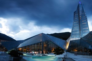 Novedad en Caldea: Entrada a Caldea, cena del chef y show KALMA
