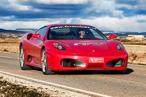 DÚO de coches en carretera 11km en Ferrari y 11 km en Lamborghini
