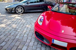 Hasta 3 vueltas en Ferrari o Lamborghini en circuito