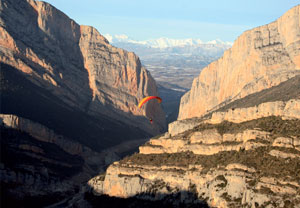 Vuelo en parapente por el Valle de Àger