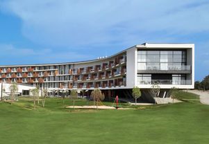 Escapada romántica con spa y cena en el Melià Golf Vichy Catalán 