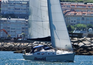 Paseo en velero y barbacoa o aperitivo a bordo