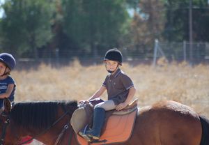 Clase de equitación o paseo a caballo