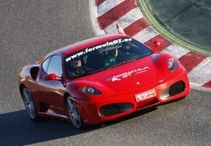 3 vueltas en Ferrari en circuito