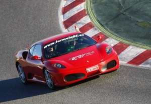 1 vuelta en Ferrari y 1 en Hummer en Montmeló o Jarama
