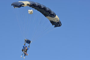 Salto en paracaídas a 4600m. con fotos y vídeo en Sevilla