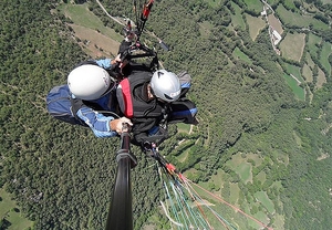 Vuelo en parapente sobre Huesca y VÍDEO