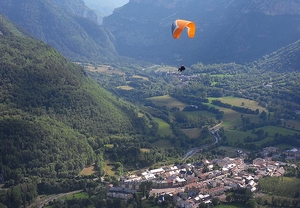 Vuelo en parapente sobre Huesca y VÍDEO
