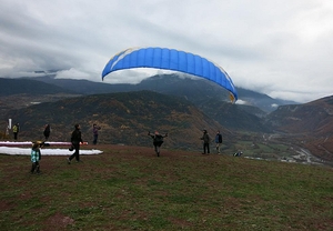 Vuelo en parapente sobre Huesca y VÍDEO