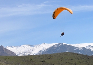 Vuelo en parapente por Sierra Nevada con VÍDEO