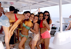 Salida en catamarán en Barcelona: ¡fiesta a bordo!