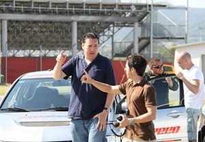 Aprende a derrapar con un BMW M5 en pista deslizante