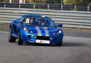 3 ó 4 vueltas en Lotus Elise 111R