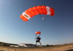 Salto en paracaídas a 4600m. con fotos y vídeo en Sevilla