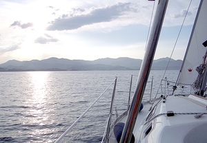 Romántico paseo en barco con cava por el Cap de Creus (3h)