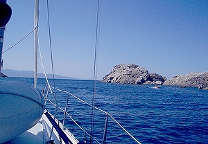 Romántico paseo en barco con cava por el Cap de Creus (3h)