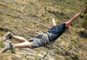 Puenting, realiza un salto al vacío desde 25 metros!