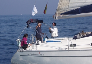Paseo en un lujoso velero por la costa de Barcelona