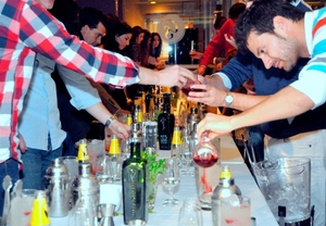 Taller de gin tonic con maridaje de mini hamburguesas