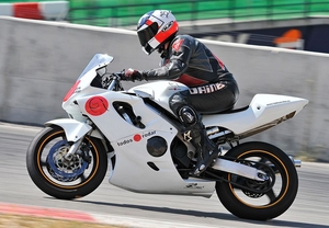 6 vueltas en moto Honda CBR 600 RR de competición