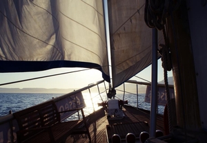 Escapada romántica en velero con paseo,cena y cava para 2