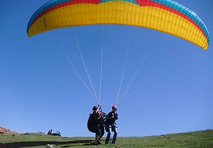 Vuelo en parapente sobre Urbasa y Aralar con FOTOS