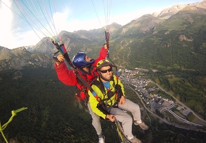 Vuelo en parapente por el Castillo de Loarre (10min) con FOTOS