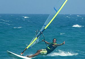 Iniciación al Windsurf con instructor (2h) en Pineda de Mar 