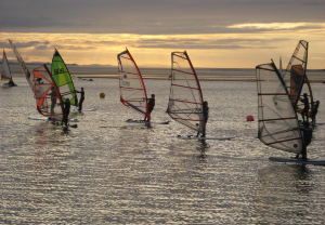 Iniciación al Windsurf con instructor (2h) en Pineda de Mar 