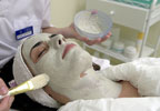 Limpieza, masaje y mascarilla facial de té blanco